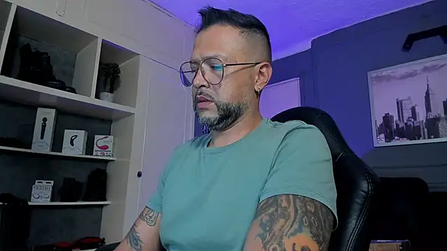 Snapshot of MrFrank_tattoo chatting on 09.23.25 MrFrank tattoo online show from 09.23.25