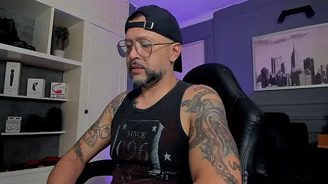 Snapshot of MrFrank_tattoo chatting on 09.26.25 MrFrank tattoo online show from 09.26.25