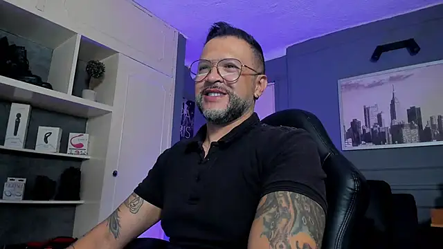 Snapshot of MrFrank_tattoo chatting on 10.02.25 MrFrank tattoo online show from 10.02.25