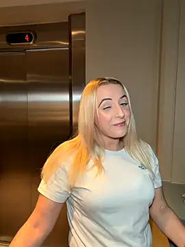 Strongqueen online show from 01.07.26