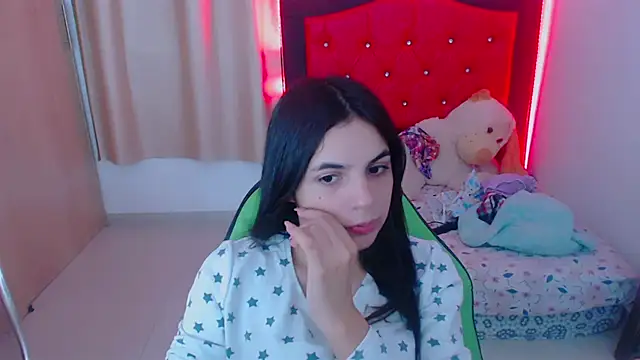Snapshot of _elenna chatting on 12.14.24 elenna online show from 12.14.24
