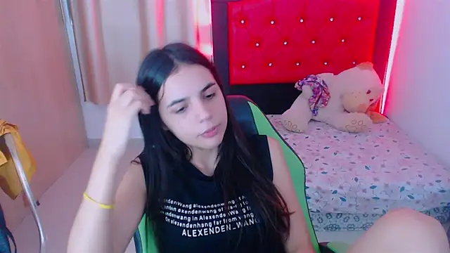 Snapshot of _elenna chatting on 12.16.24 elenna online show from 12.16.24