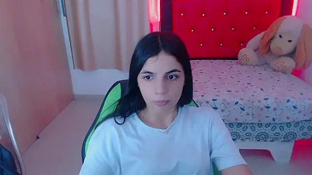 Snapshot of _elenna chatting on 12.21.24 elenna online show from 12.21.24