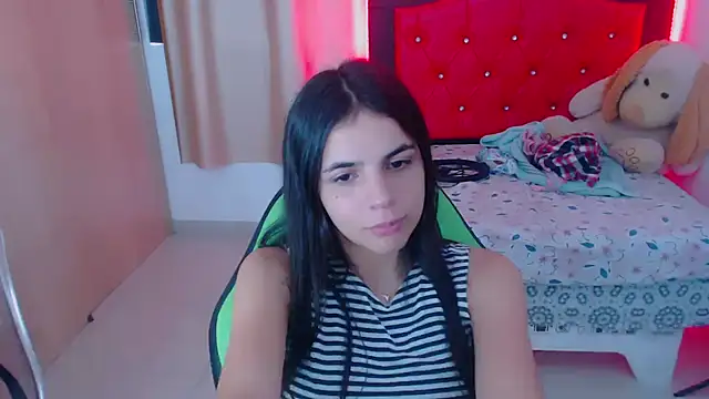Snapshot of _elenna chatting on 12.23.24 elenna online show from 12.23.24