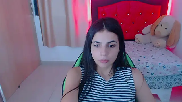 Snapshot of _elenna chatting on 12.23.24 elenna online show from 12.23.24