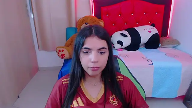 Snapshot of _elenna chatting on 01.20.25 elenna online show from 01.20.25