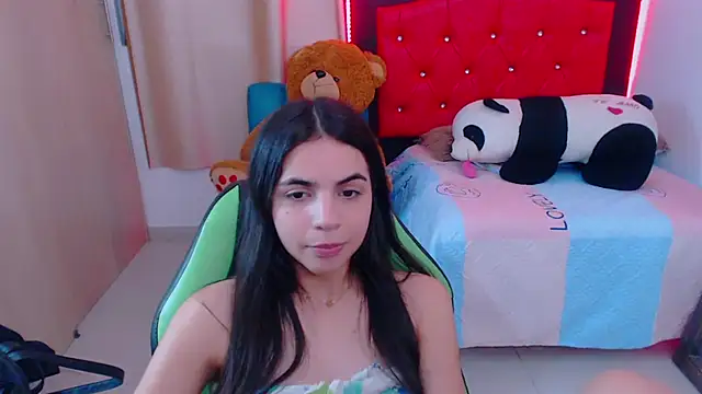 Snapshot of _elenna chatting on 01.20.25 elenna online show from 01.20.25