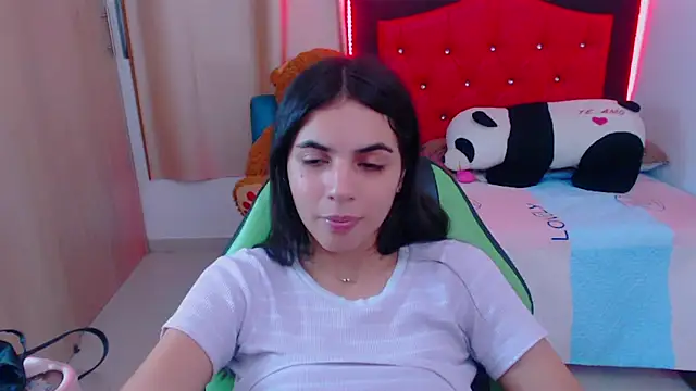 Snapshot of _elenna chatting on 01.21.25 elenna online show from 01.21.25