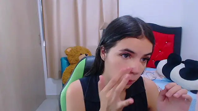Snapshot of _elenna chatting on 01.24.25 elenna online show from 01.24.25