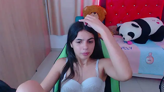 Snapshot of _elenna chatting on 01.31.25 elenna online show from 01.31.25