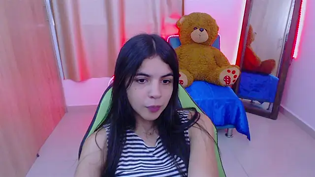 Snapshot of _elenna chatting on 02.06.25 elenna online show from 02.06.25