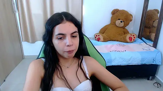 Snapshot of _elenna chatting on 03.17.25 elenna online show from 03.17.25