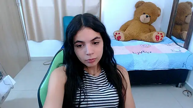 Snapshot of _elenna chatting on 03.18.25 elenna online show from 03.18.25