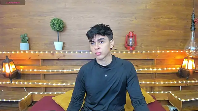 noahot08 online show from 12.26.24