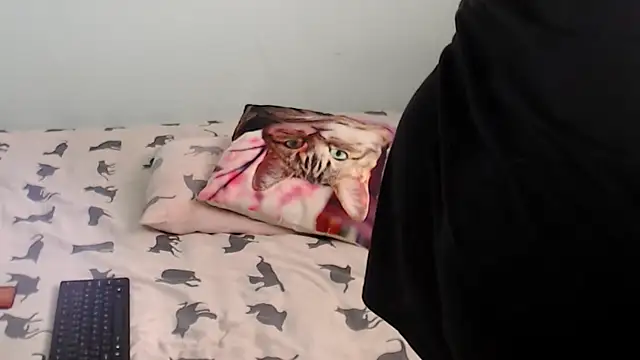 Snapshot of WendiMoon chatting on 10.17.25 WendiMoon online show from 10.17.25