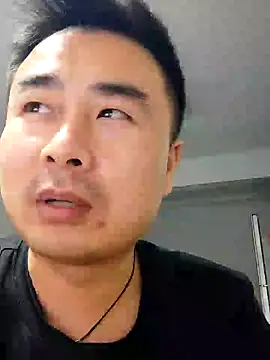 Snapshot of guozuo chatting on 12.15.24 guozuo online show from 12.15.24