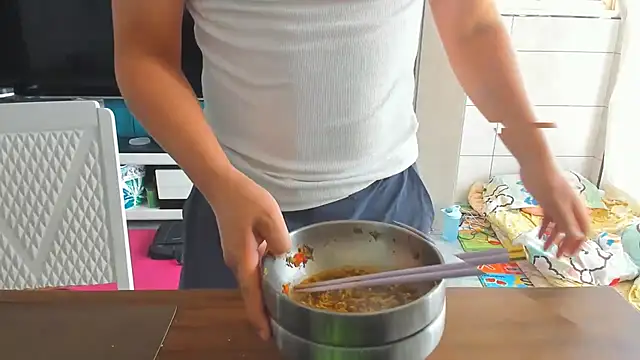 Snapshot of guozuo chatting on 09.15.25 guozuo online show from 09.15.25