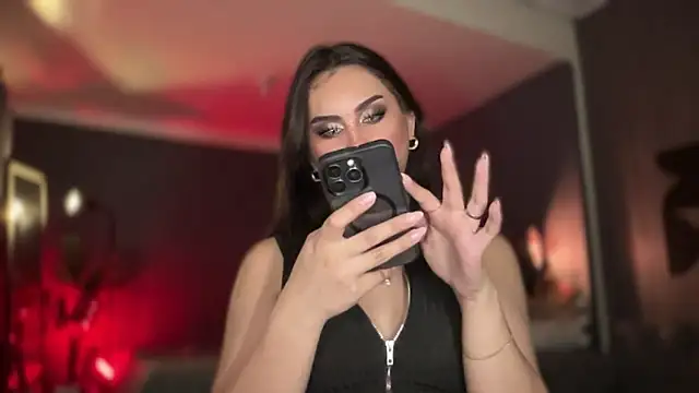 Snapshot of Mistress_supreme chatting on 09.19.25 Mistress supreme online show from 09.19.25