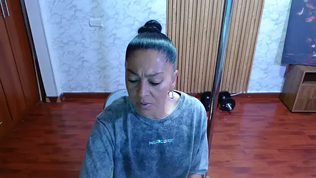 Anitta muscle online show from 07.14.26