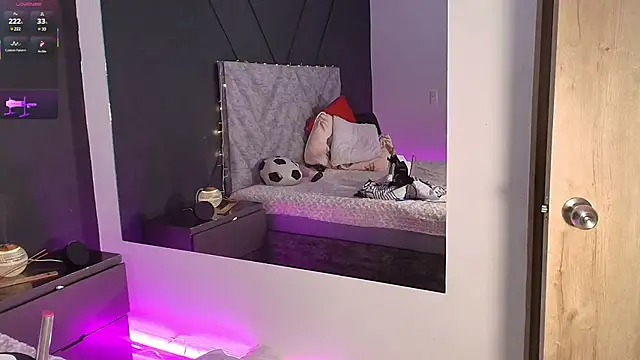emmajohnss online show from 02.05.25