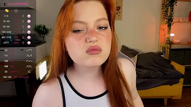 Snapshot of Sofy_Benson chatting on 06.09.26 Sofy Benson online show from 06.09.26
