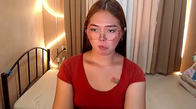 Snapshot of Itsme_claire chatting on 12.04.24 Itsme claire online show from 12.04.24