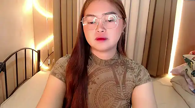 Snapshot of Itsme_claire chatting on 12.11.24 Itsme claire online show from 12.11.24