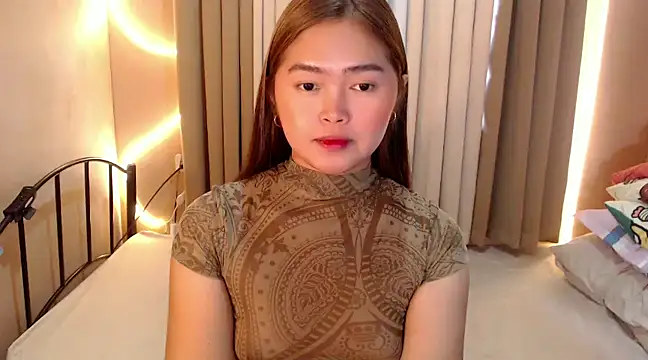 Snapshot of Itsme_claire chatting on 12.13.24 Itsme claire online show from 12.13.24