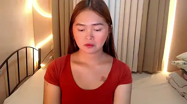 Snapshot of Itsme_claire chatting on 12.21.24 Itsme claire online show from 12.21.24