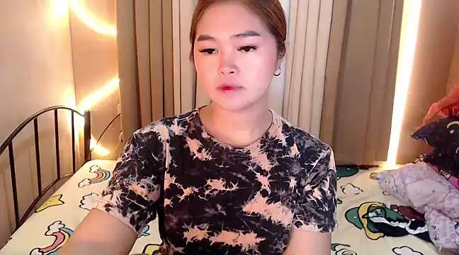 Snapshot of Itsme_claire chatting on 01.05.25 Itsme claire online show from 01.05.25