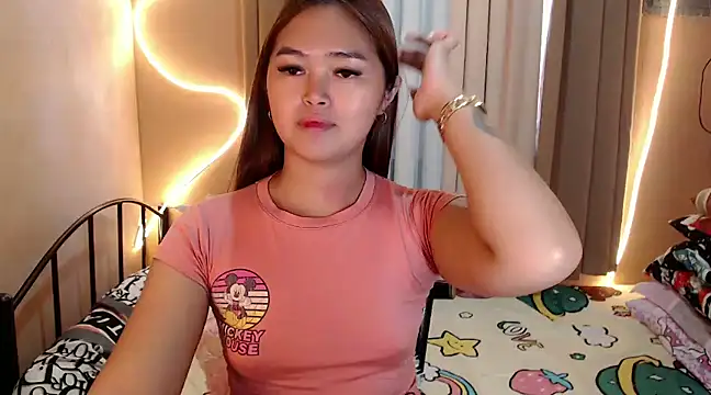 Snapshot of Itsme_claire chatting on 02.14.25 Itsme claire online show from 02.14.25