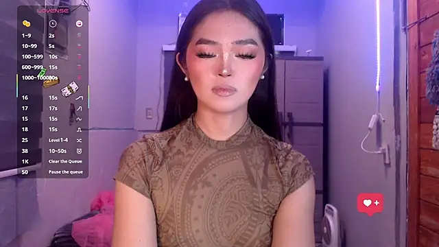 Snapshot of Itsme_claire chatting on 10.19.25 Itsme claire online show from 10.19.25