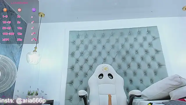 Snapshot of aria_paul chatting on 03.13.25 aria paul online show from 03.13.25