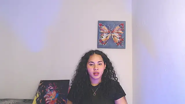 Snapshot of luciana_keating chatting on 09.15.25 luciana keating online show from 09.15.25