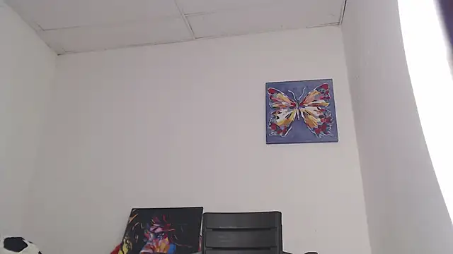 Snapshot of luciana_keating chatting on 09.25.25 luciana keating online show from 09.25.25