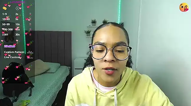 Snapshot of Nina_lovee_ chatting on 12.02.24 Nina lovee online show from 12.02.24