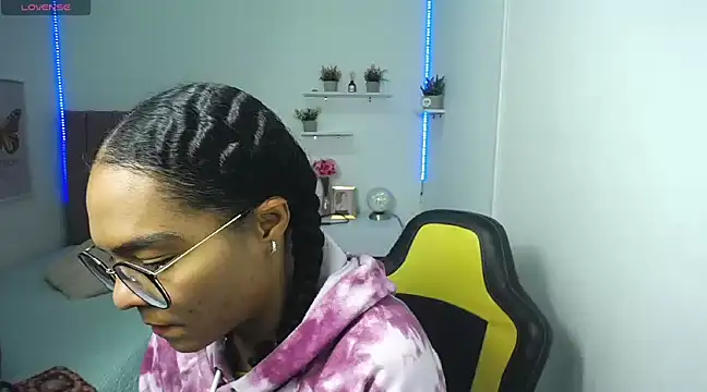 Snapshot of Nina_lovee_ chatting on 12.03.24 Nina lovee online show from 12.03.24