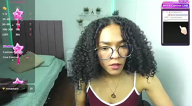 Snapshot of Nina_lovee_ chatting on 12.05.24 Nina lovee online show from 12.05.24
