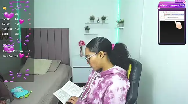 Snapshot of Nina_lovee_ chatting on 12.11.24 Nina lovee online show from 12.11.24