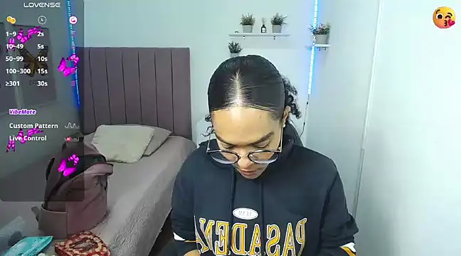 Snapshot of Nina_lovee_ chatting on 12.12.24 Nina lovee online show from 12.12.24