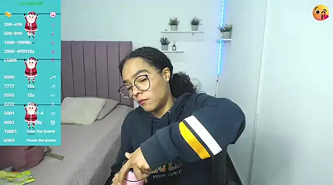 Snapshot of Nina_lovee_ chatting on 12.13.24 Nina lovee online show from 12.13.24