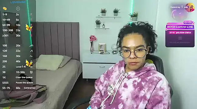 Snapshot of Nina_lovee_ chatting on 12.14.24 Nina lovee online show from 12.14.24