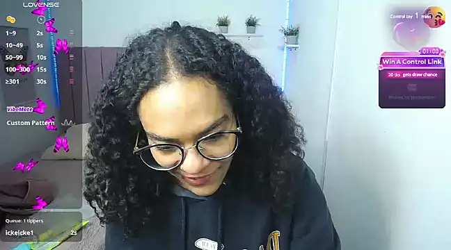 Snapshot of Nina_lovee_ chatting on 12.16.24 Nina lovee online show from 12.16.24