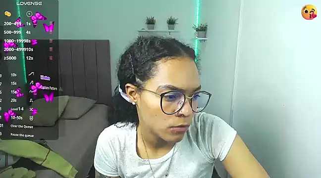 Snapshot of Nina_lovee_ chatting on 12.17.24 Nina lovee online show from 12.17.24