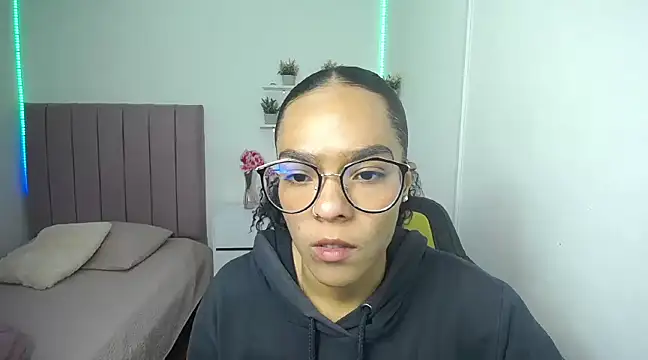 Snapshot of Nina_lovee_ chatting on 12.18.24 Nina lovee online show from 12.18.24