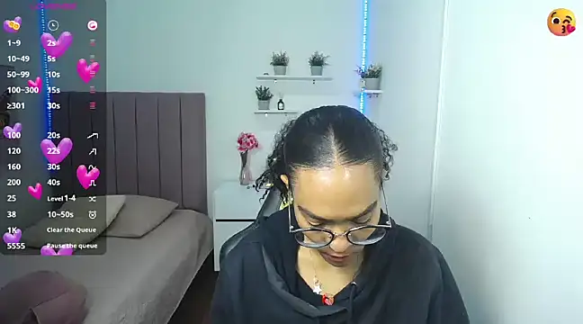 Snapshot of Nina_lovee_ chatting on 12.18.24 Nina lovee online show from 12.18.24