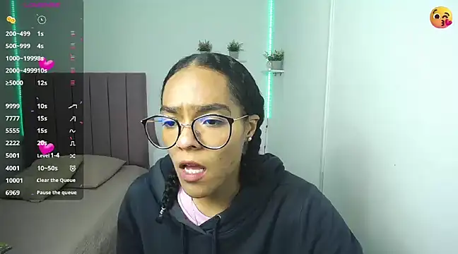 Snapshot of Nina_lovee_ chatting on 12.19.24 Nina lovee online show from 12.19.24