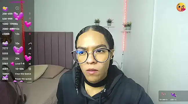 Snapshot of Nina_lovee_ chatting on 12.21.24 Nina lovee online show from 12.21.24