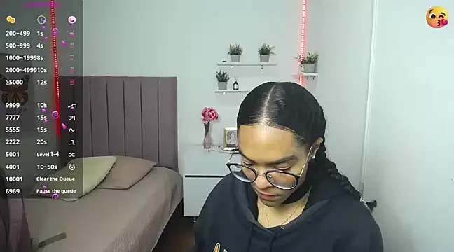 Snapshot of Nina_lovee_ chatting on 12.21.24 Nina lovee online show from 12.21.24