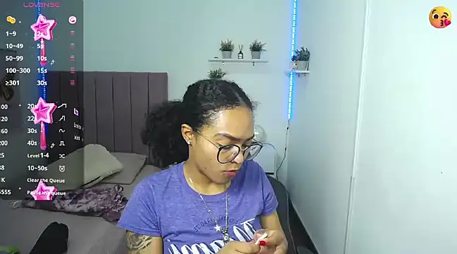 Snapshot of Nina_lovee_ chatting on 12.23.24 Nina lovee online show from 12.23.24